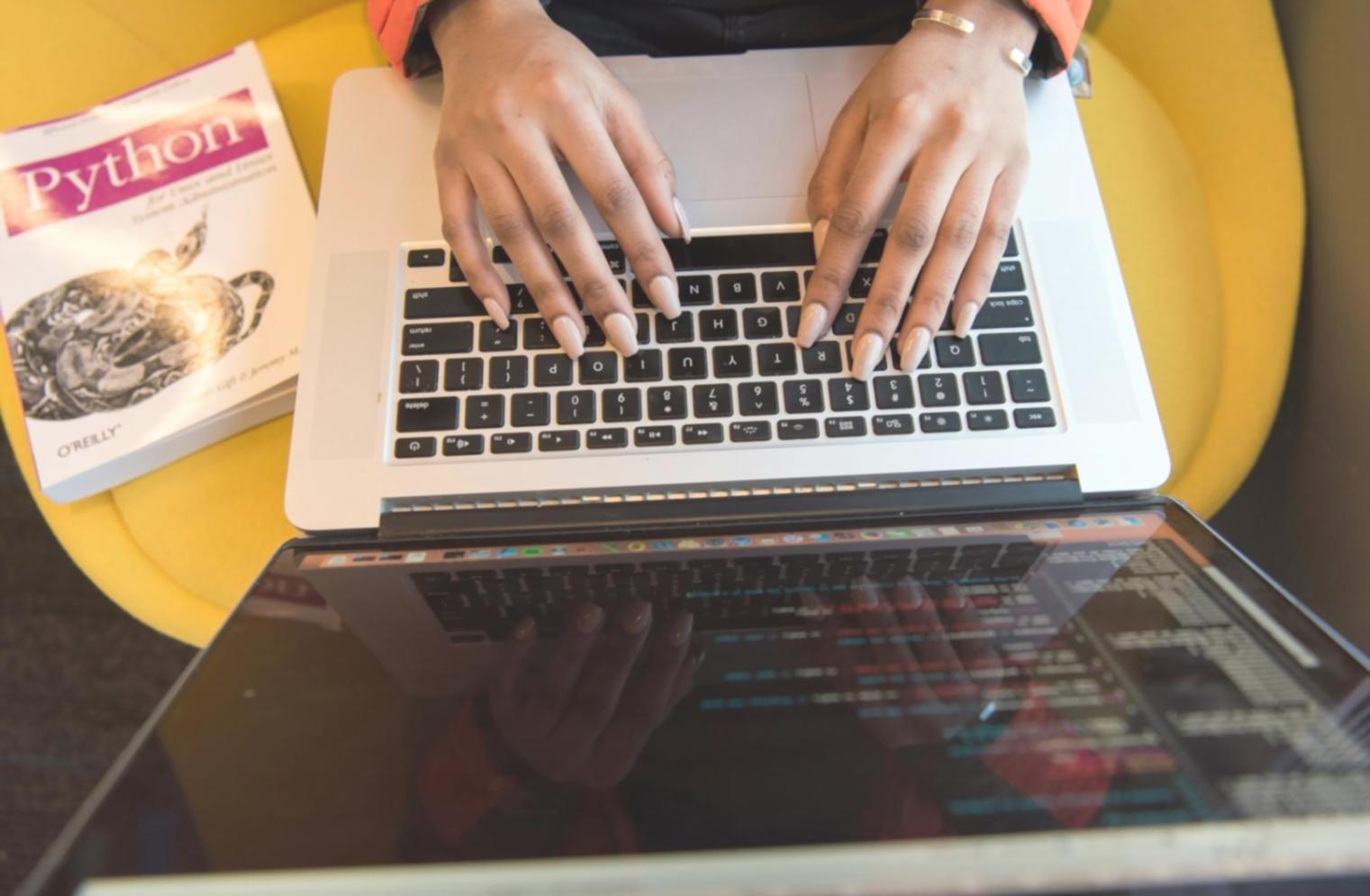 Sistema de progressão e recompensas desenvolvido em projeto colaborativo